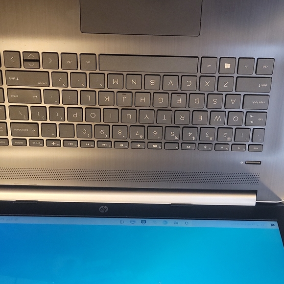 HP PAVILLION LAPTOP - Picture 3 of 6